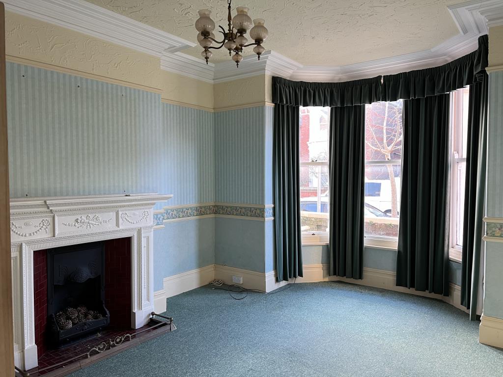 Lot: 114 - SUBSTANTIAL SEMI-DETACHED HOUSE FOR IMPROVEMENT - Living Room with traditional ceiling rose and fireplace
